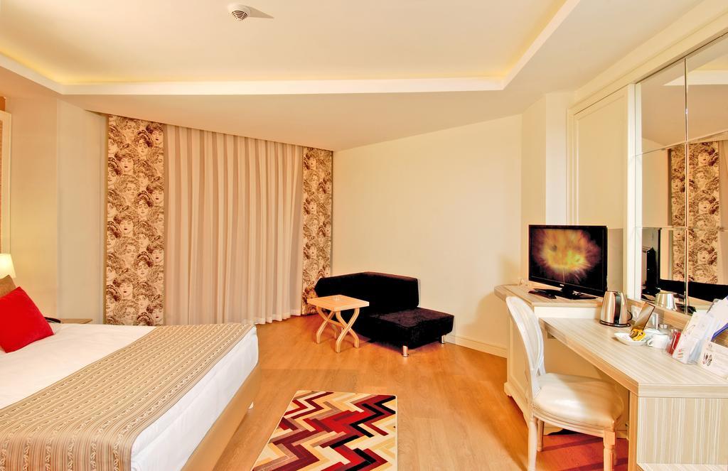 Standard Double or Twin Room Side Sea View