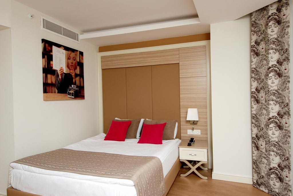 Standard Double or Twin Room Side Sea View