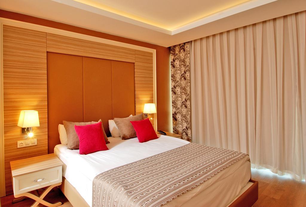 Standard Double or Twin Room Side Sea View