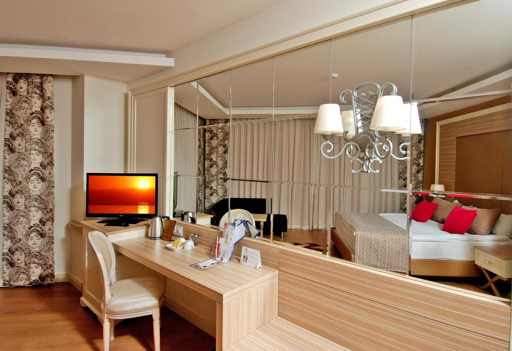 Standard Double or Twin Room Side Sea View